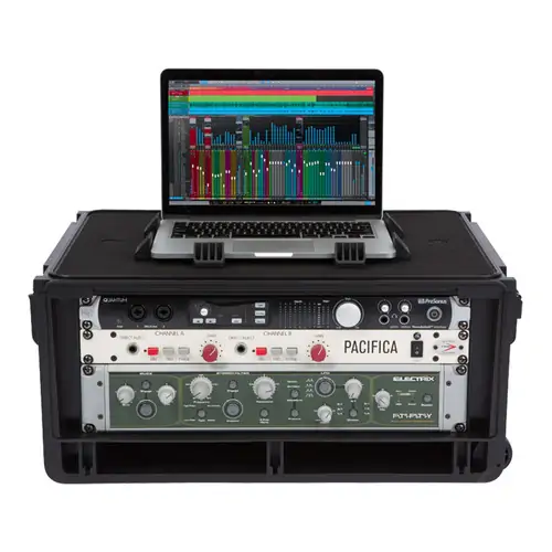 SKB 1SKB-ISF4U - 4U Studio Flyer Rack Case with Wheels