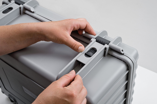B&W Quick Release Hinge Set (for Type 3000 - 6800 Cases)